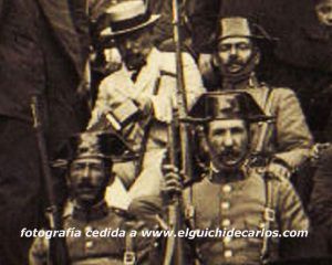Guardias civiles de "aquellos tiempos". Fotografía cedida a www.elguichidecarlos.com