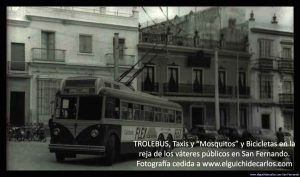 Trolebus en plaza de la Iglesia