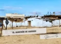 Viviendas en el Manchón de Garrido con la pantalla del Cine Carraca al fondo en San Fernando
